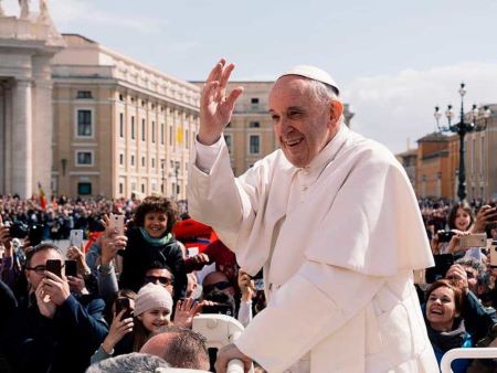 EL PAPA CONVOCA EL AÑO ESPECIAL DE LA FAMILIA