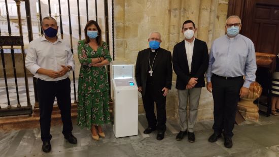 'CEPILLO DIGITAL' EN LA CATEDRAL DE ORIHUELA PARA LOS DONATIVOS