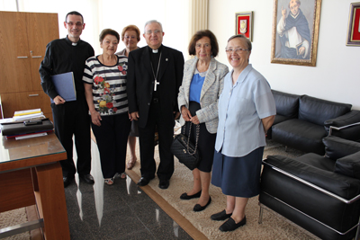 FIRMA DE CONVENIO ENTRE EL COLEGIO NTRA. SRA. DEL REMEDIO Y EL OBISPADO DE ORIHUELA-ALICANTE