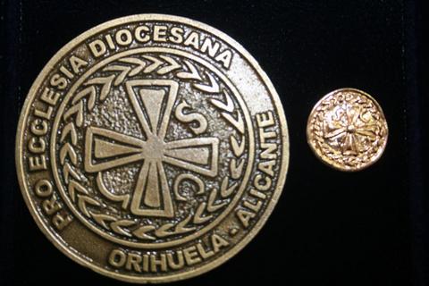 GALARDONADOS INSIGNIAS PRO ECCLESIA DIOCESANA 2012