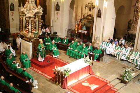 Cientos de diocesanos despiden a d. rafael palmero