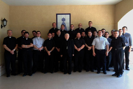 ENCUENTRO DEL OBISPO CON LOS SACERDOTES MÁS JOVENES